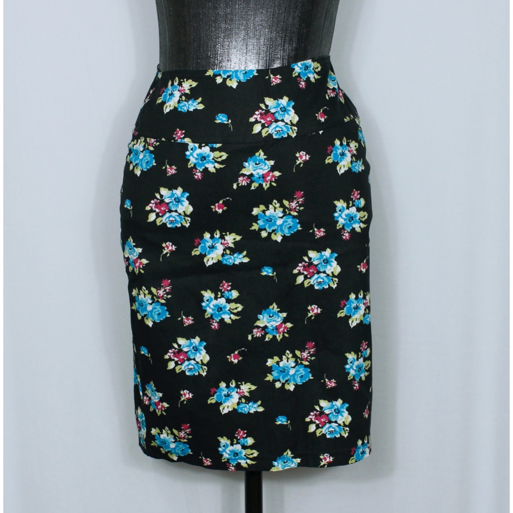 Saia social alfaiataria feminina lápis dark floral - Veste P - Ref. 4683 (brechó)