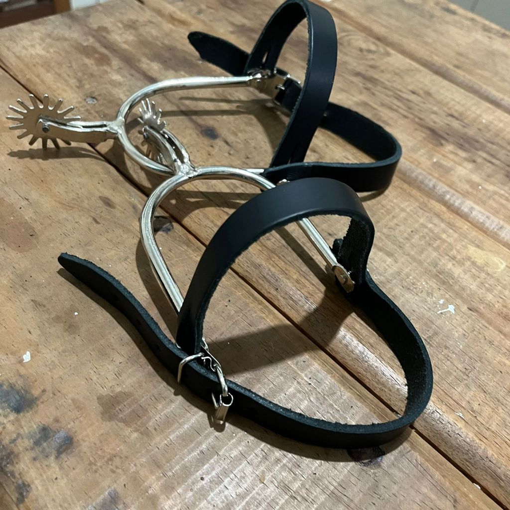 Kit Espora para Cavalo com Correia de Couro Macia Para Montaria Passeios Oferta Imperdível
