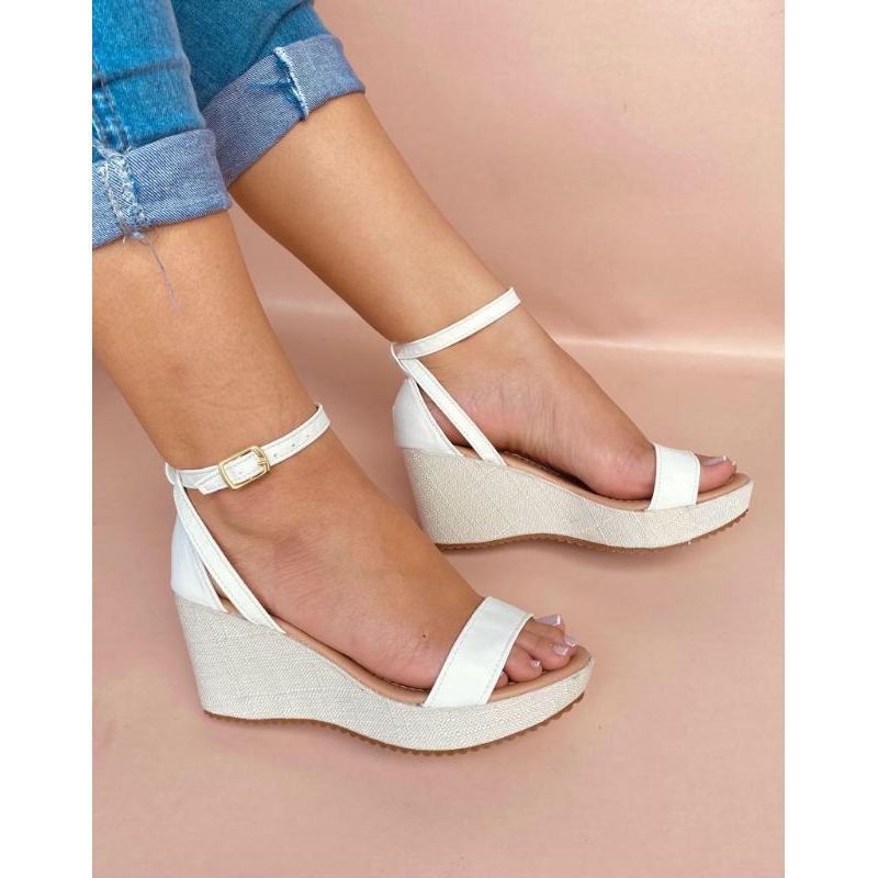 Sandália Anabela tira aberta em Oferta na Shopee