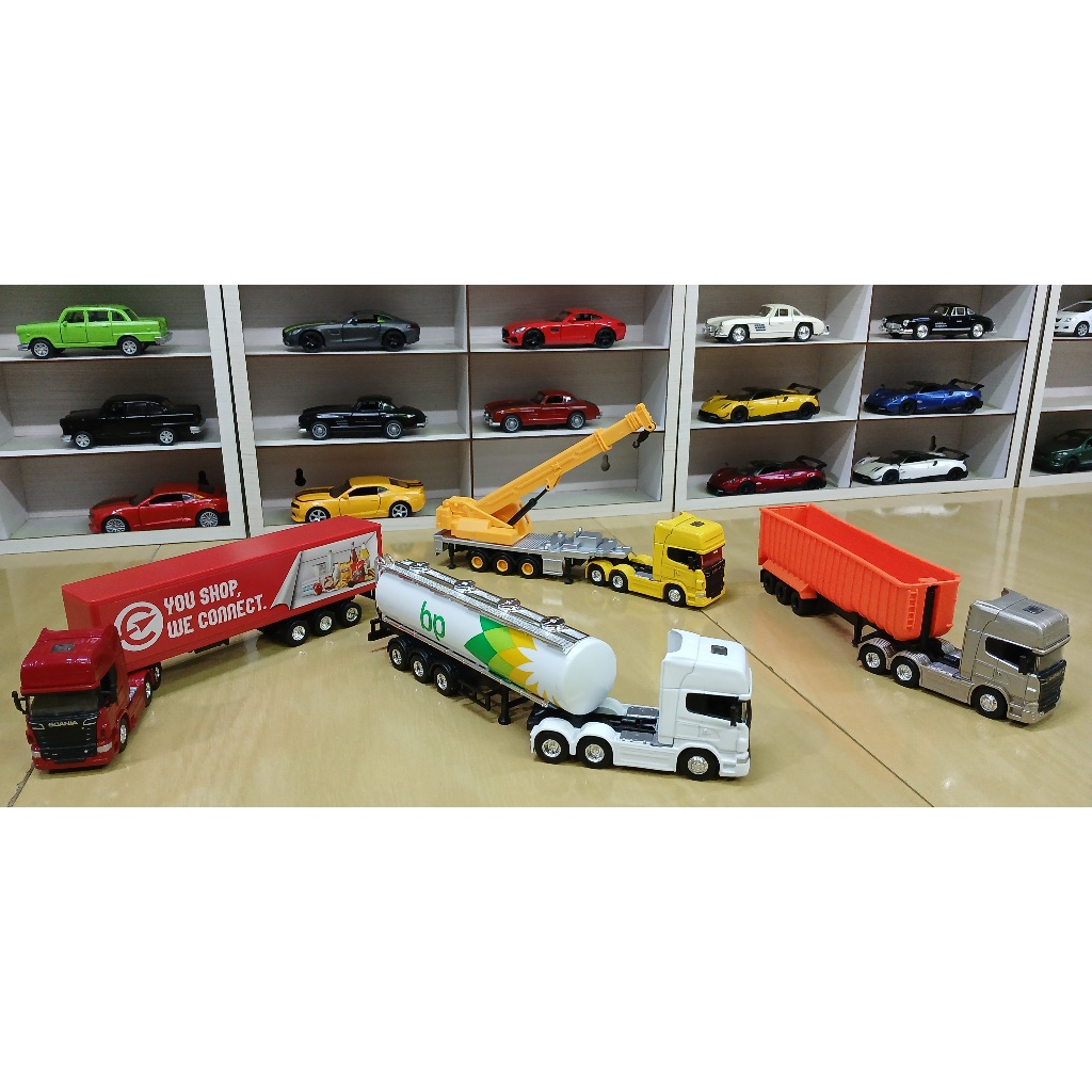 MINIATURA SCANIA V8 R730 CARRETA ESCALA 1/64 A FRICÇÃO FABRICANTE WELLY