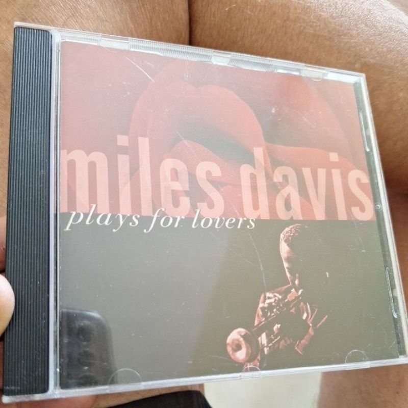 MILES DAVIS PLAYS FOR LOVERS CD USADO LEIA A,DESCRIÇÃO ATÉ O FINAL ANTES DE FAZER A COMPRA