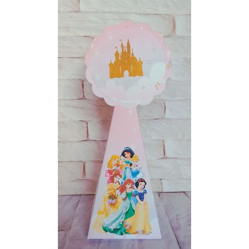 Caixa Pirâmide Princesas, caixa cone, lembrancinhas de festa, CAIXAS personalizadas