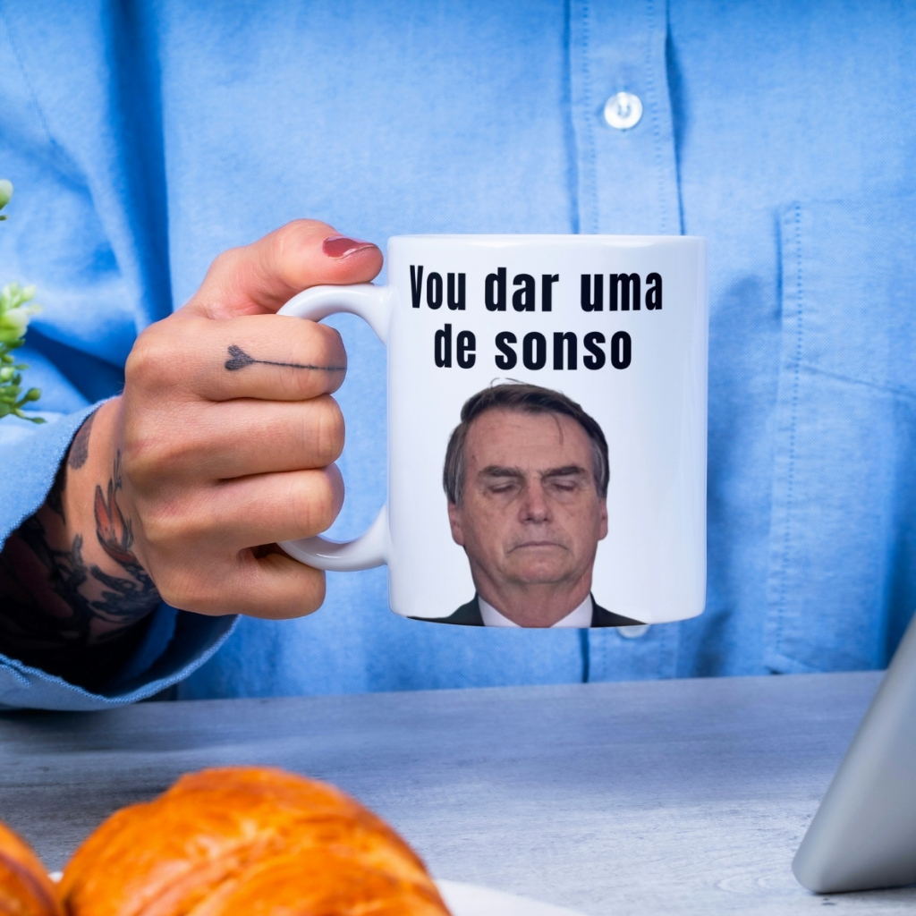 Caneca Meme Direita - Bolsonaro - Vou Dar Uma de Sonso - Presente - Porcelana Premium
