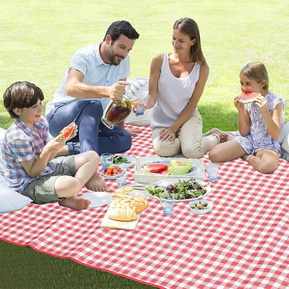 Tapete de piquenique portátil e dobrável: ideal para acampamentos ao ar livre e festas, com dimensões de 200×200 cm.