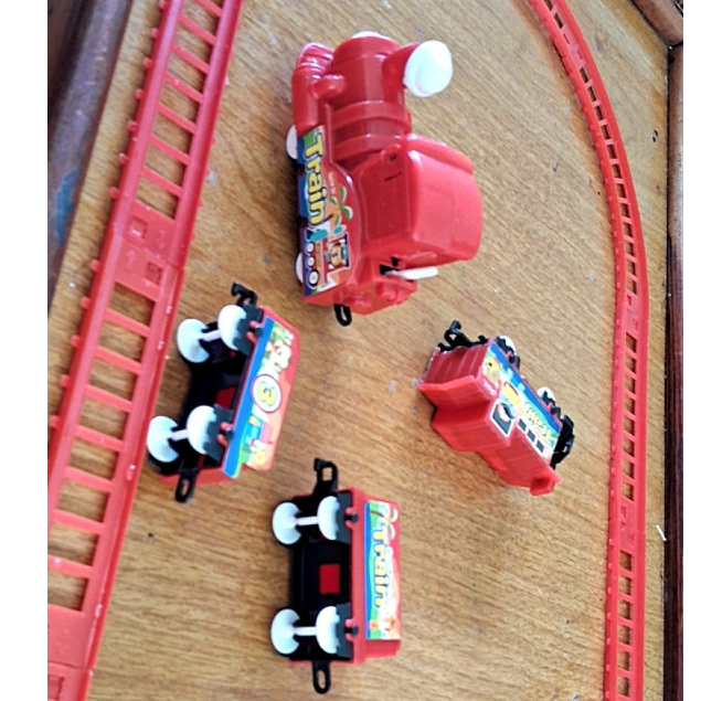 TB Brinquedos trem menino e menina Trenzinho infantil com luz e som  Locomotiva com 3 vagões em Oferta na Shopee
