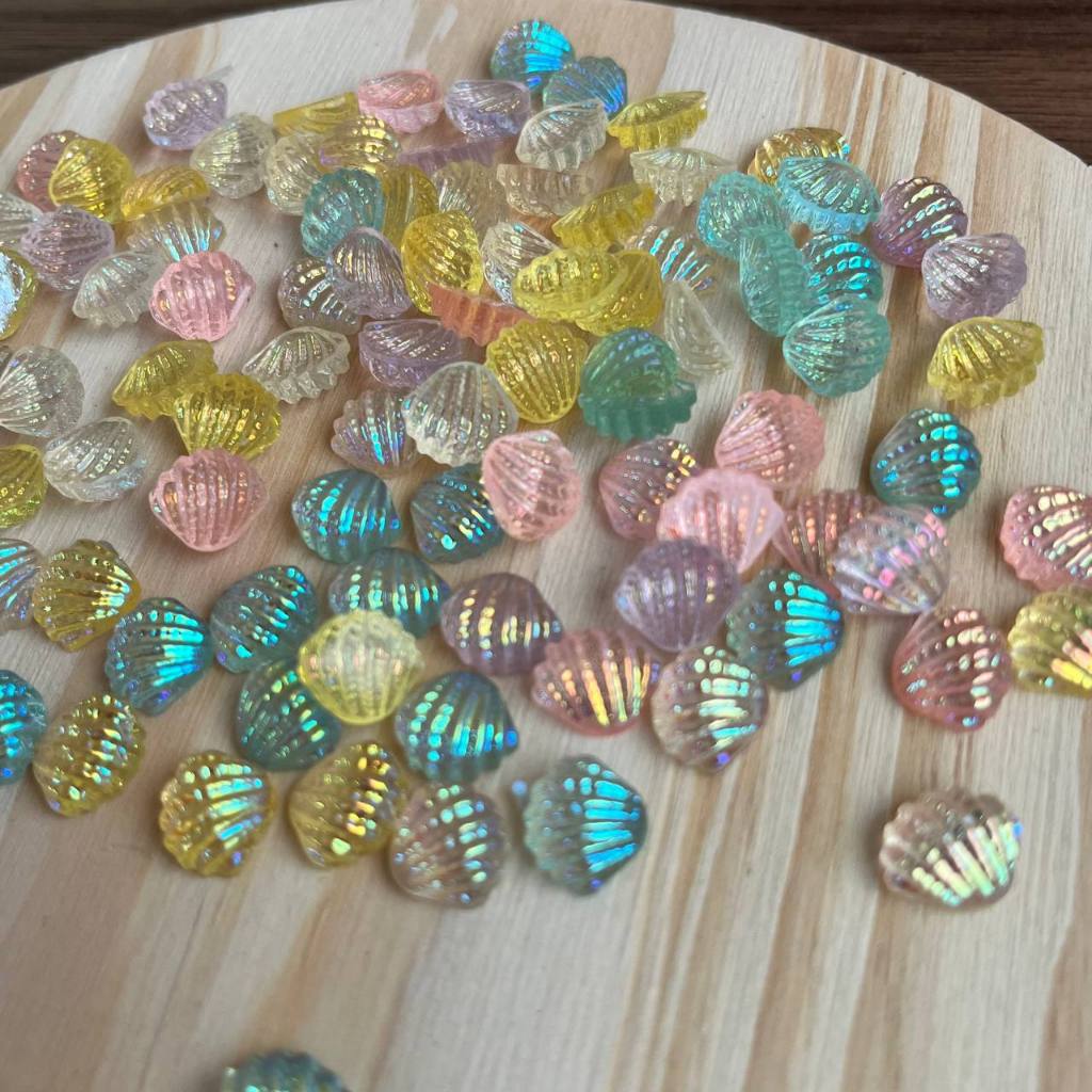 Mini aplique concha irisada 10mm  com 30 unidades cod. 200369 ou mais festa fundo do mar sereia laceira lembrancinha em Oferta na Shopee