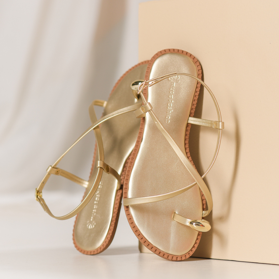 Sandália Feminina Rasteirinha Anel de dedo Lesma Tiras Metalizadas Prateada Conforto Dia a Dia