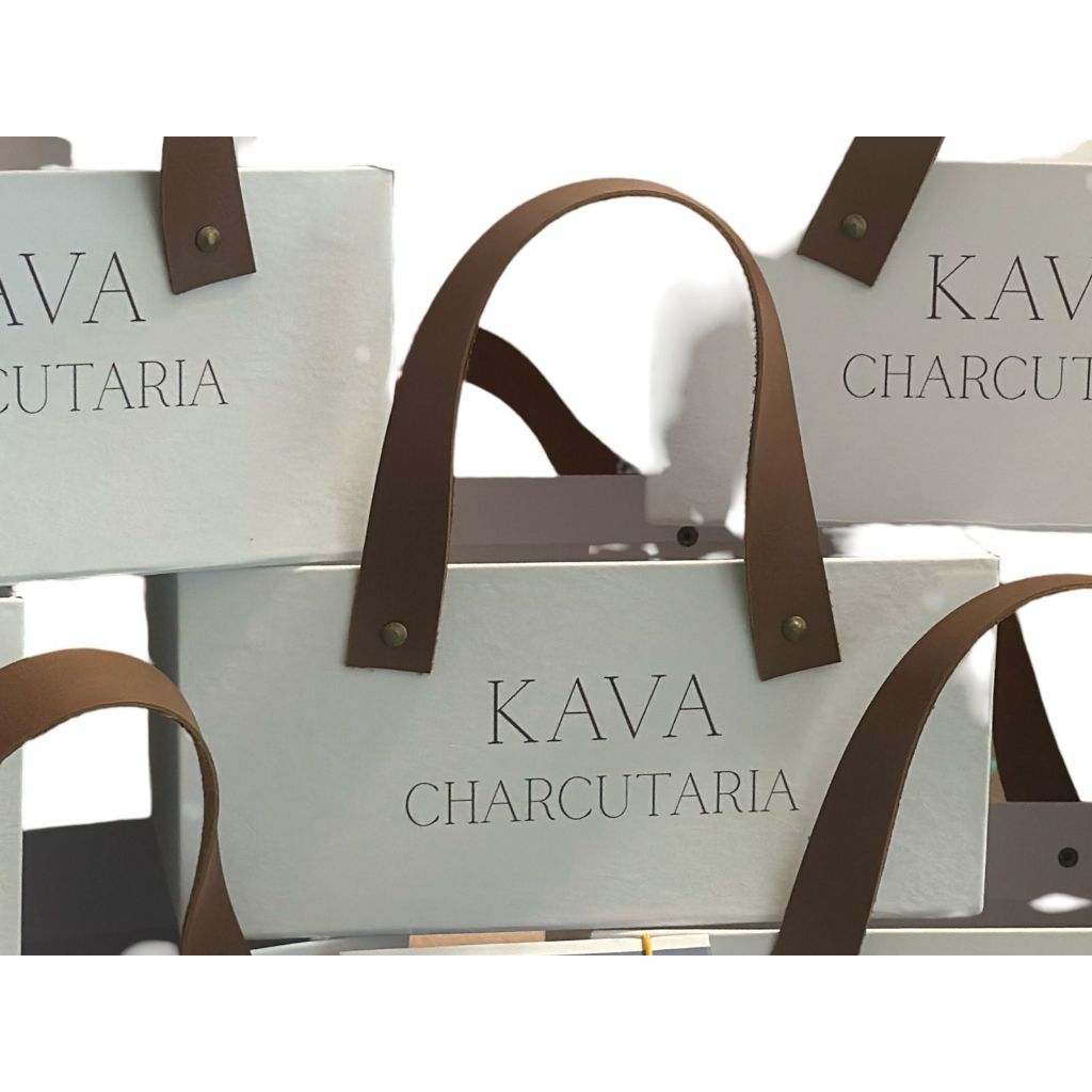 CESTA PRESENTE 24x15x11  PERSONALIZADA - 1 Nome ou 2 Iniciais - DOURADA OU PRATA.