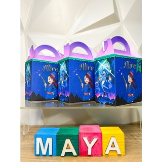 Kit Festa Little Witch Academia Personalizado 10/50 Peças – Caixas Milk - Pirâmide - Maleta com Nome e Idade Infantil