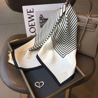 Lenço Feminino toque de Seda, Lenço Quadrado 70*70cm, Lenço de Cabelo, Tendência Dupla Face Lisnhas Pretas Off-White em Oferta na Shopee