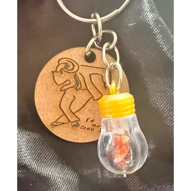 CHAVEIRO FÉ NO SEU ZÉ COM MINI GARRAFINHA DE CRISTAIS CHAVEIRO ZÉ PILINTRA COM MINI GARRAFINHA DE CRISTAIS