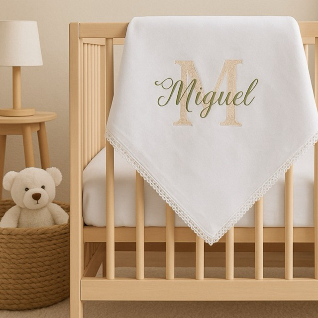 Cueiro Bordado Com Nome Manta Flanelada Enxoval Saída Maternidade Bebê Menino Menina Infantil
