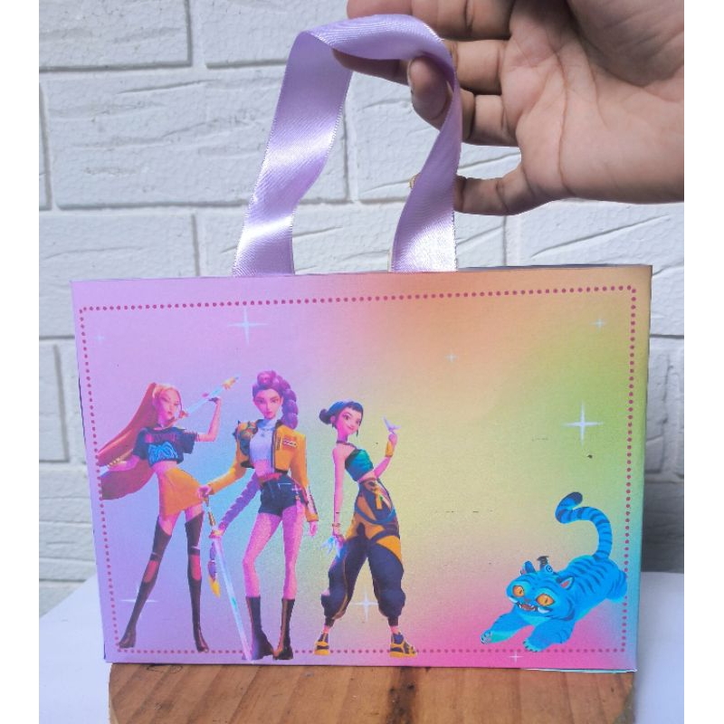 Sacola personalizada Guerreiras Do Kpop Pegue e monte  Sacolinha lembrancinha para Guerreiras Do Kpop