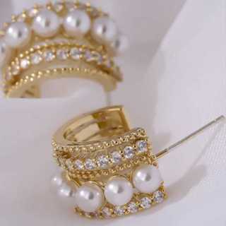 Brinco Meia Argola com Pérolas Cravejado com Zircônias Luxo Estilo Elegância Moda Feminina em Oferta na Shopee