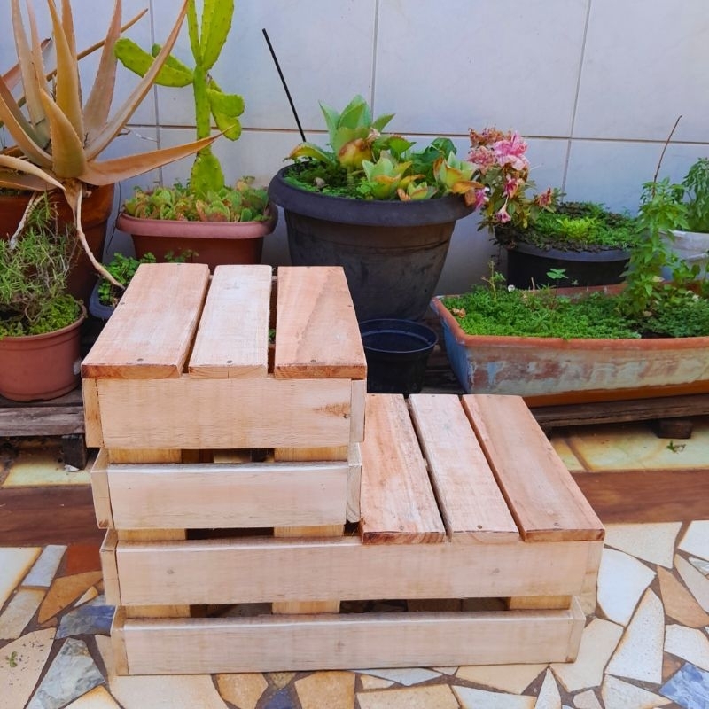 Escada Escadinha de Fácil Manuseio de Madeira Eucalipto Reflorestamento Super Resistente Estilo Rústico