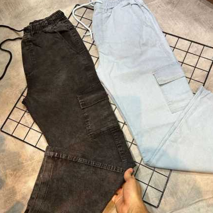 Kit 2 Calças Cargo Sortidas Sarja e Jeans Estonada - Streetwear com Bolsos Grandes Unisex