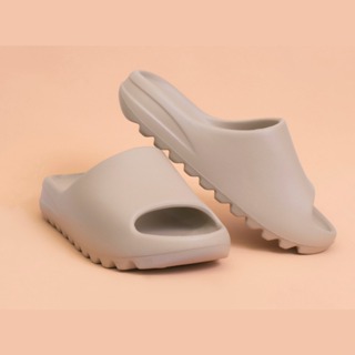 Chinelo slide yzy moderno e confortável em Oferta na Shopee
