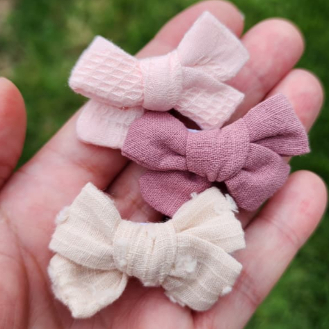 Kit 4 Laços de Tecido 4 cm RN/Infantil – Presilha Forrada com Borrachinha Antideslizante para Bebê - Confortável