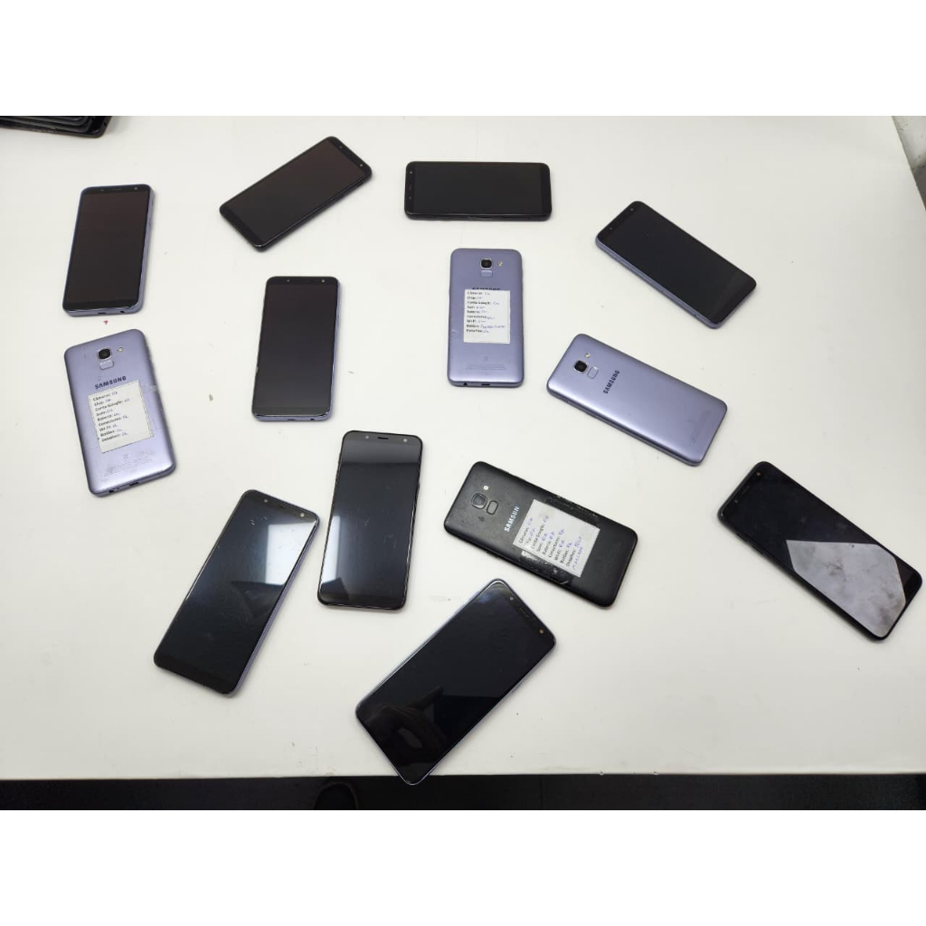 Samsung J6 Dual Chip 2/32gb Com detalhes estéticos e sem carregador