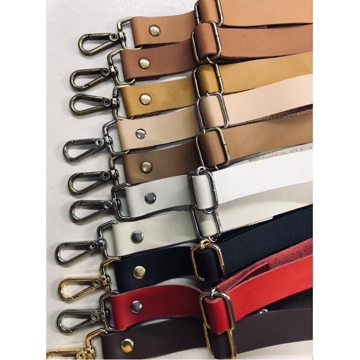 Alça transversal. Couro legítimo. Para bolsas. Medida2X1,30cm.