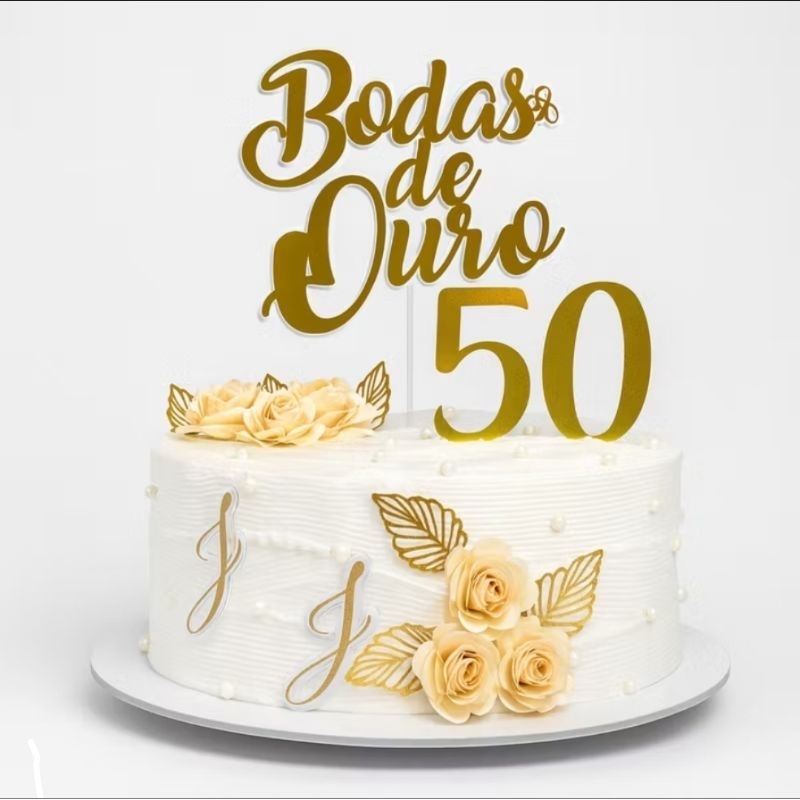 Topo de bolo bodas de ouro 50 anos de casados, em camadas com papel laminado dourado e 6 flores