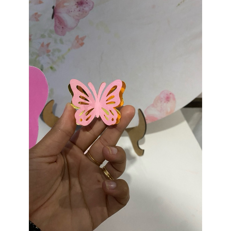 Aplique Borboleta Vazada 3D Dourada Jardim das Borboletas Lembrancinha