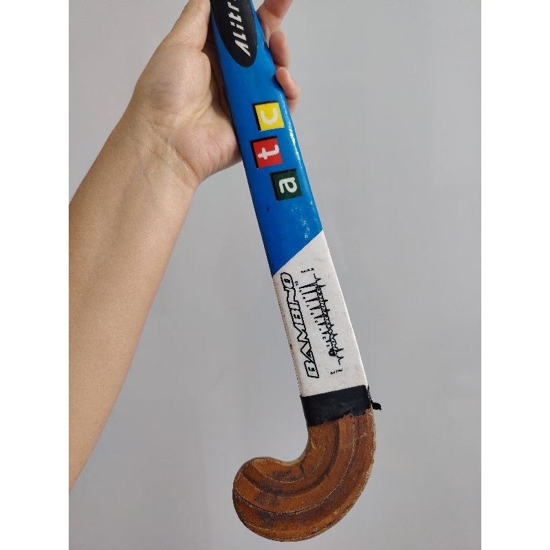 Taco de hóquei sobre grama, da marca Listra, modelo Bambino 66 cm comprimento - brechó SahLo