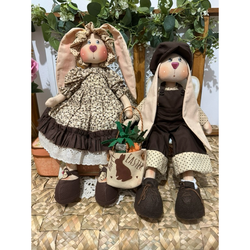 Boneca de pano/Casal de coelhos sentados/Decoracao/Artesanal.