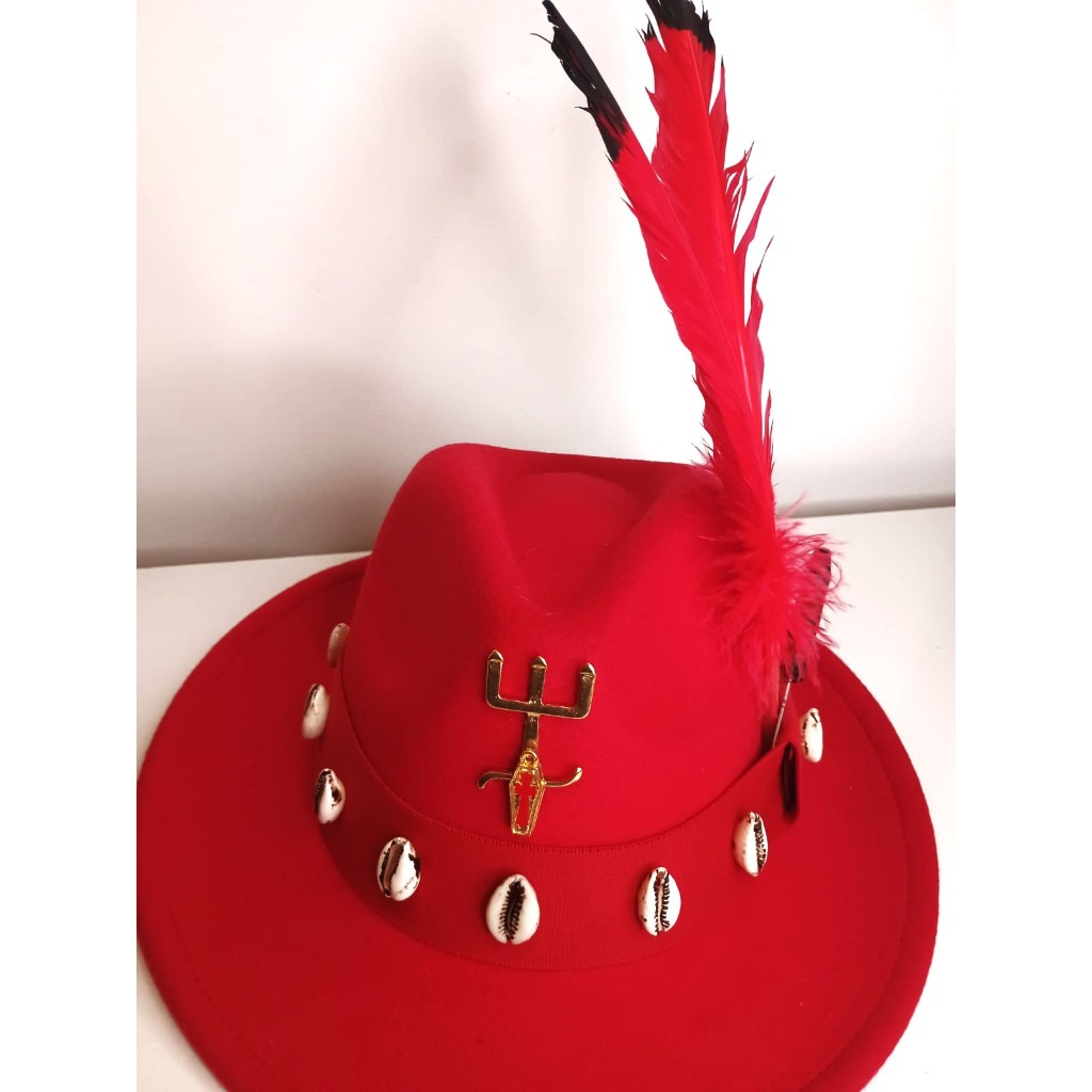 Chapéu Exu Pinga Fogo – Vermelho Artesanal com Penas e Búzios para Umbanda e Candomblé