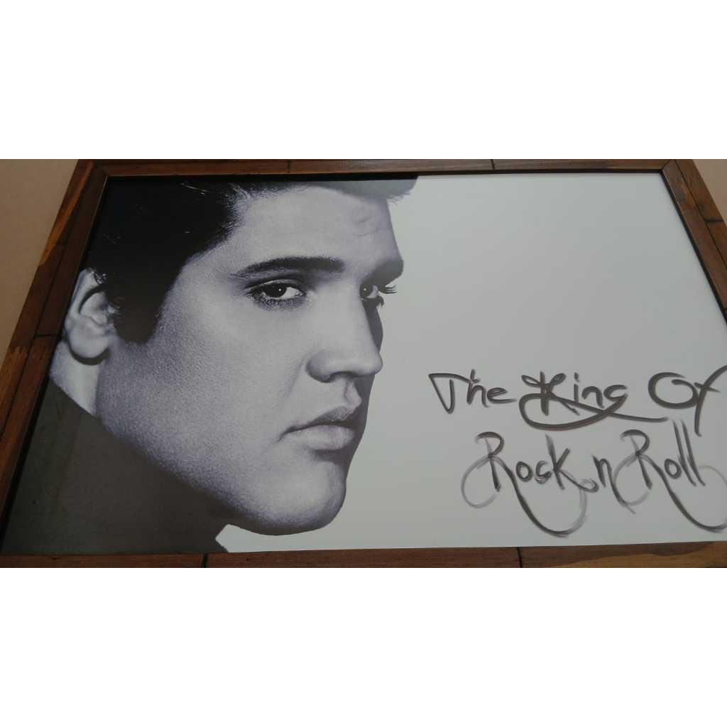 Quadro com Moldura Elvis Presley 50 x 33 cm sem vidro.