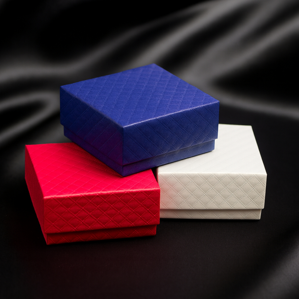 Caixa De Presente 7x7x3,5 Caixinha Rígida Joias Com Berço de Veludo Semijoias Cores Aleatórias em Oferta na Shopee