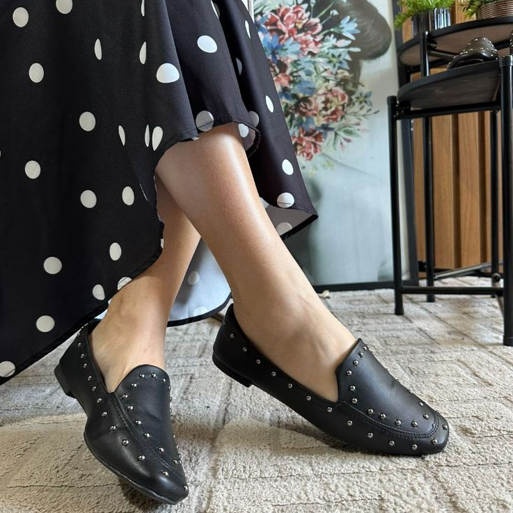 Sapato Feminino Mocassim Tachas Cravinho Bico redondo confortável tendencia Moda em Oferta na Shopee