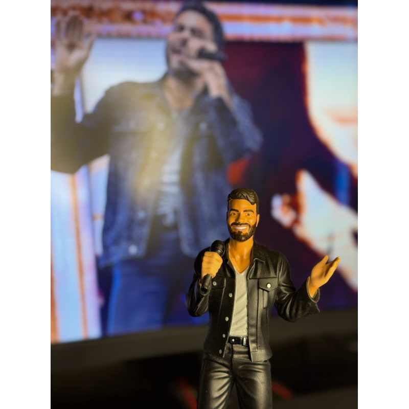 Estátua Realista Henrique – Henrique & Juliano – Resina Pintada à Mão – Colecionável Exclusivo