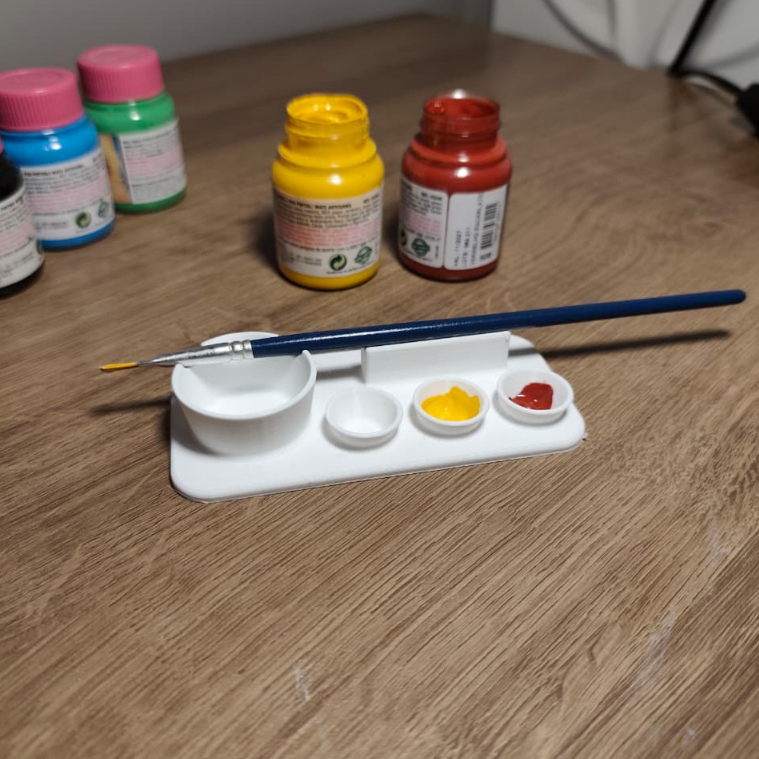 Estação de Pincéis com Compartimento para Tintas - Sua Arte em Foco!