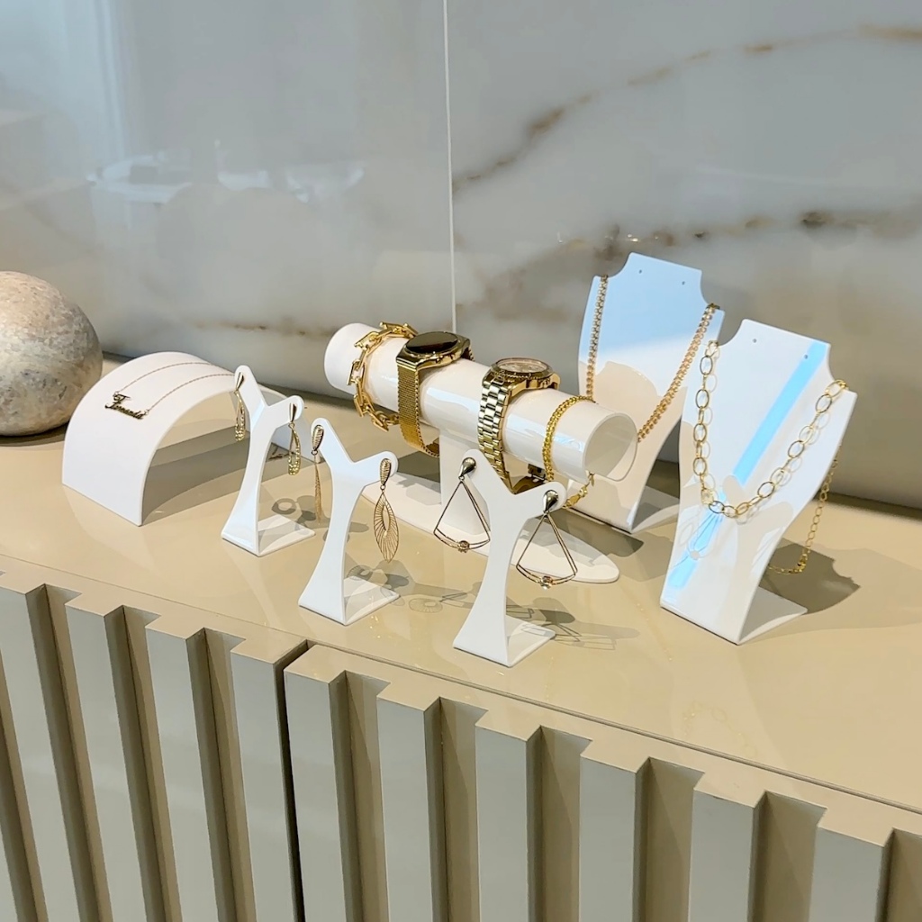 Kit Expositor de Joias em Acrílico Branco 7 Peças para Vitrine, Colares, Anéis, Brincos e Pulseiras em Oferta na Shopee