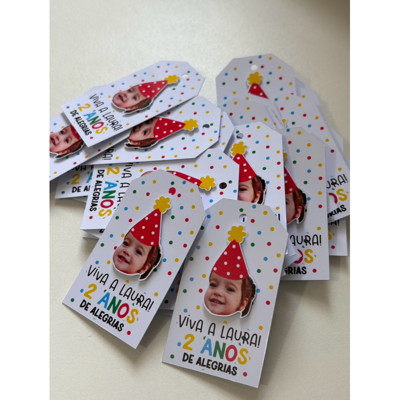 Tag aniversário com rostinho, festa com rostinho, tag para lembrança, festa infantil, festa afetiva, mimos em Oferta na Shopee