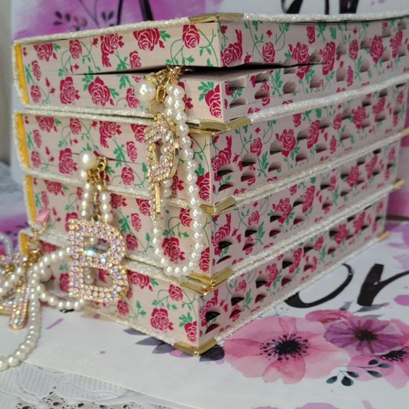 Bíblia Personalizada Feminina Luxo: Onde Comprar | BuscaProdutos