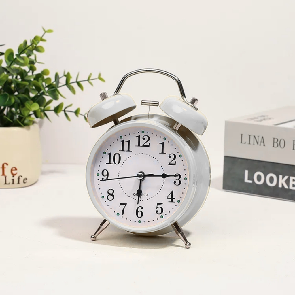 Relógio Metal Vintage Despertador Bem Alto Modelo Antigo 2 Sinos a Pilha
