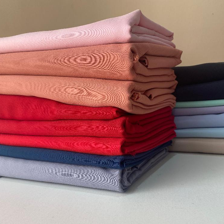 Oxfordine alfaiataria 100% poliéster 1,50m de largura - ideal para roupas e uniformes