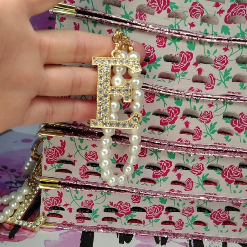 Bíblia Personalizada com Glitter: Onde Comprar | BuscaProdutos