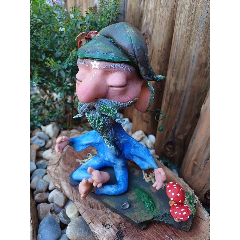 Gnomo MORAG -Escultura Gnomo meditando nas cor azul