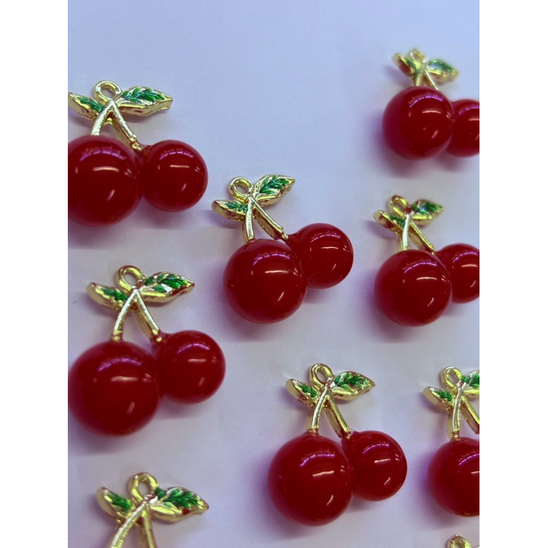 10 Pingentes Mini Cereja Vermelha 2cm / Base Dourada. em Oferta na Shopee