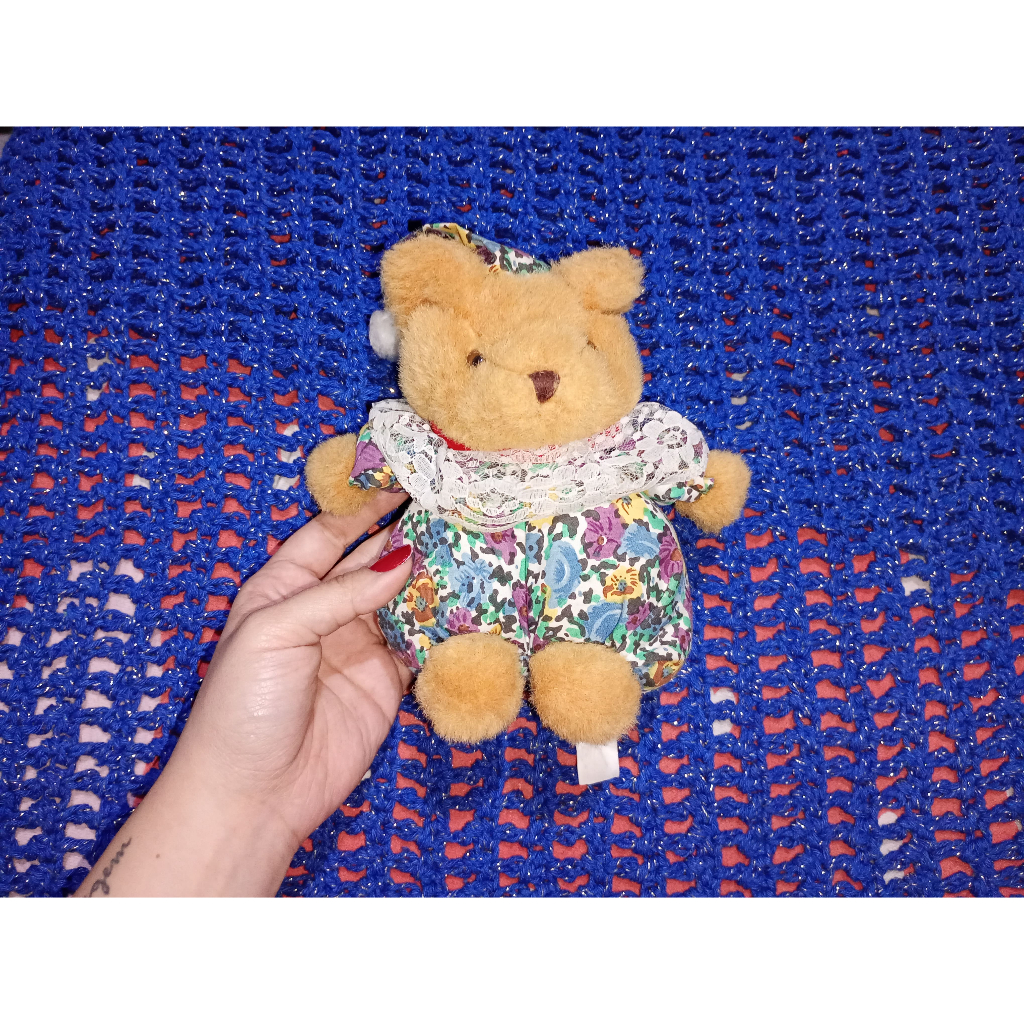 Bicho de Pelúcia PMS, vintage, urso marrom, pequeno, pijama floral, touca, usado, brinquedo