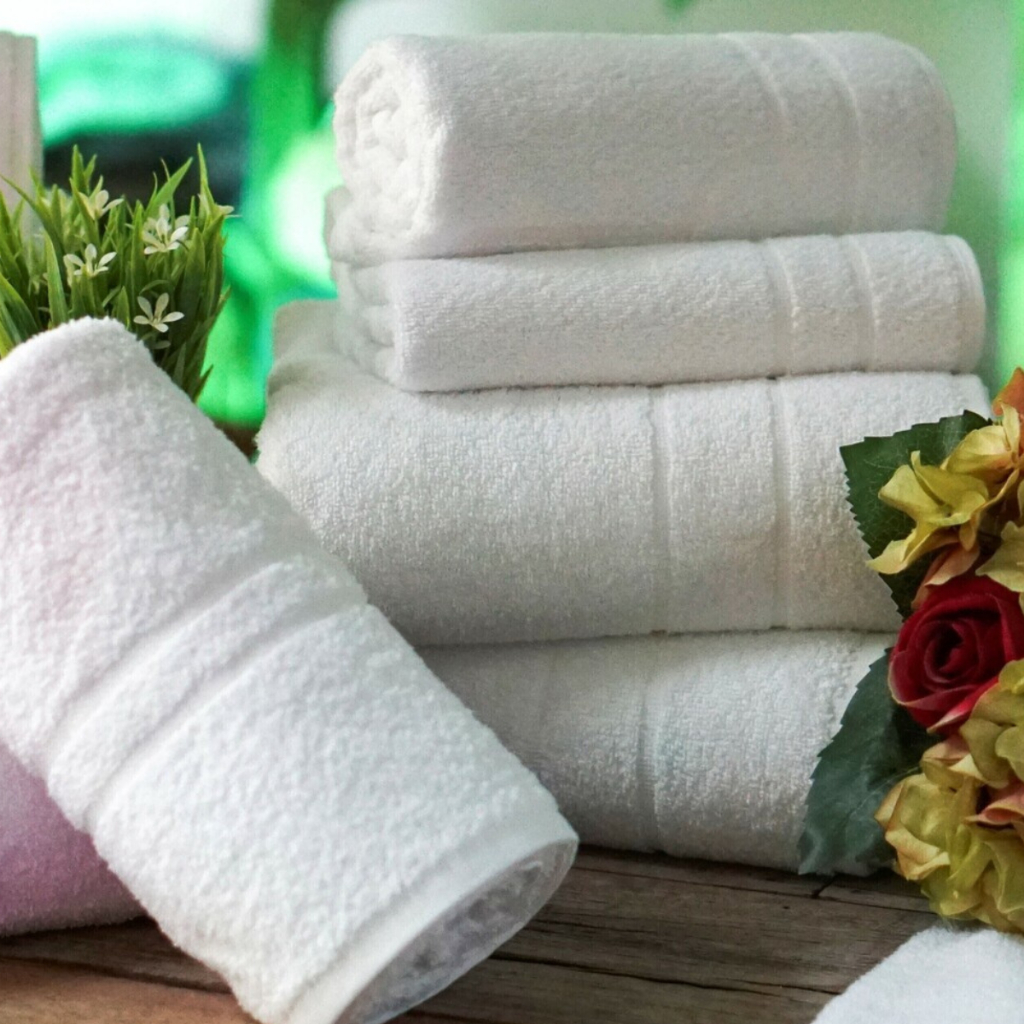 KIts Toalhas de Banho Hotel Super Macia Felpuda 100% Algodão Enxoval Cama Mesa e Banho Dia a Dia — R$ 21,90 em Shopee, 42% OFF