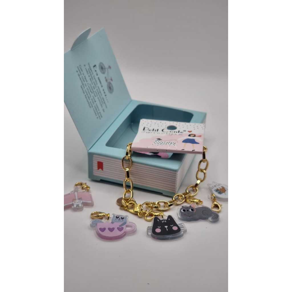 Pulseira Petit Conte - Dourada + Caixinha (P) + 5 Charm - EXCLUSIVOS E FOFOS - Tam. 15cm - Infantil