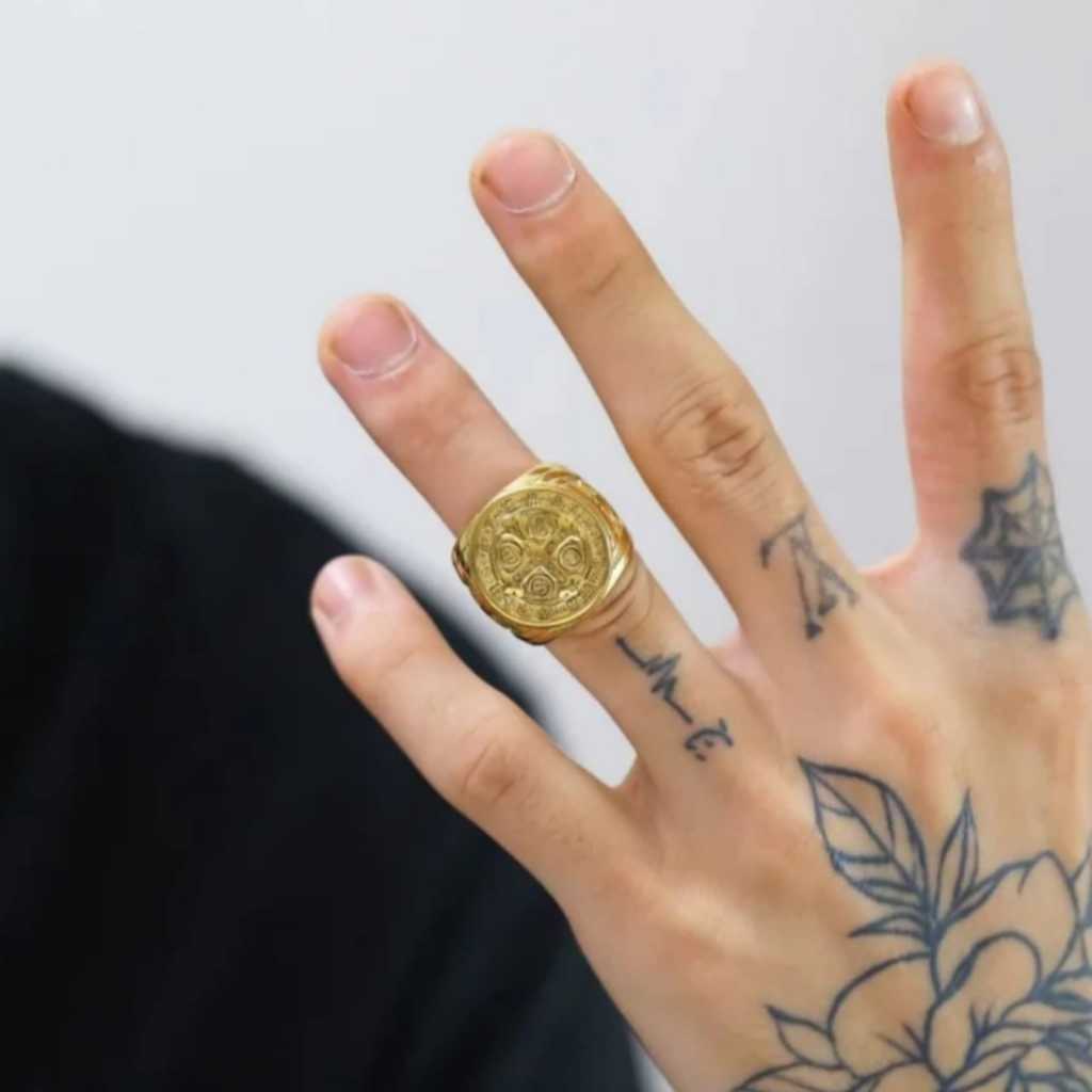 Anel Masculino Medalha de São Bento Dourado Estilo Moeda Antiga Proteção Espiritual Força Fé Joia de Luxo Aço Resistente