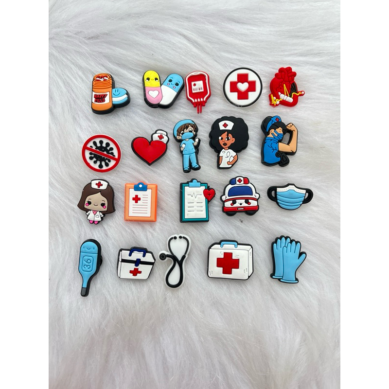 Pins/botons para personalizar calçados saúde/enfermagem/medicina stitch Minnie e Mickey e personagens diversos