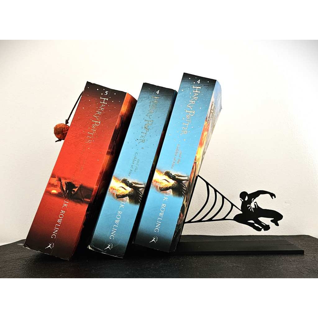 Suporte Porta Livros Inclinado Homem-Aranha – Organizador Geek Decorativo