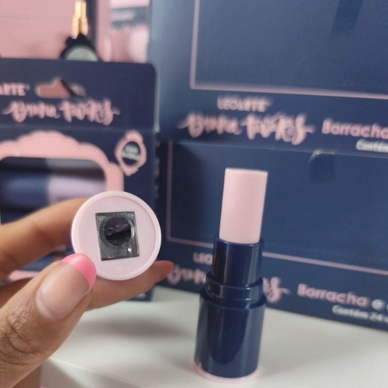 Borracha e Apontador Bruna Tavares c/ Depósito Baton Bruna Tavares Baton Borracha  Baton Bruna Tavares LEOARTE