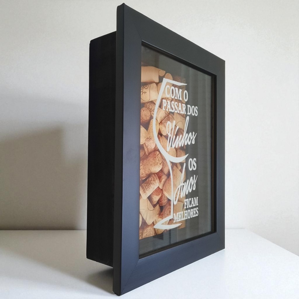 Quadro Cofre Porta Rolhas de vinho Frase Divertida Com o passar dos vinhos, os anos ficam melhores